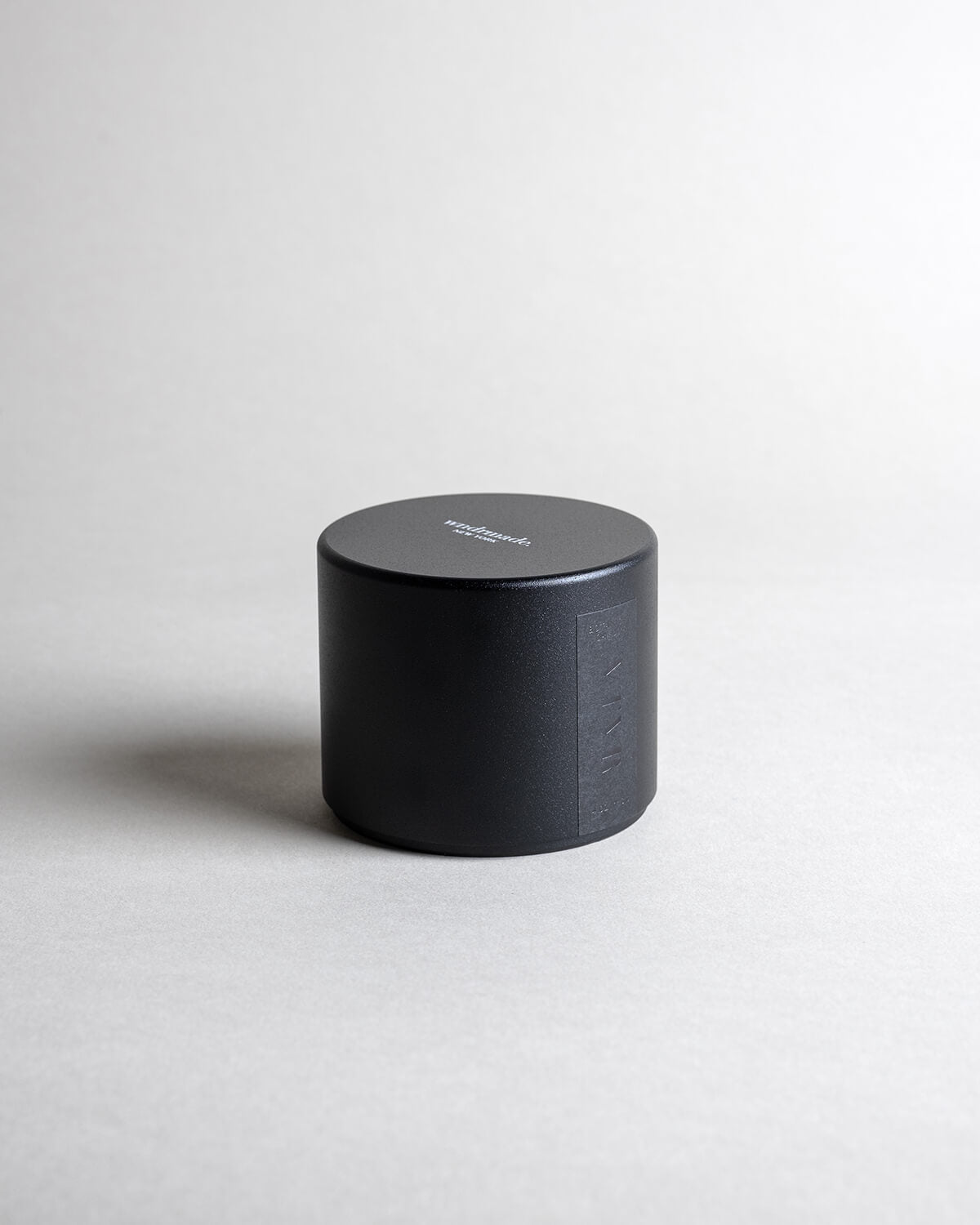 Vetiver candle in a black minimalist tin, featuring a soft, warm, and cozy aroma, reminiscent of your favorite cashmere sweater. A comforting scent that creates a soothing atmosphere for moments of pure relaxation. Made with coconut/soy wax, essential oils, and botanical extracts.