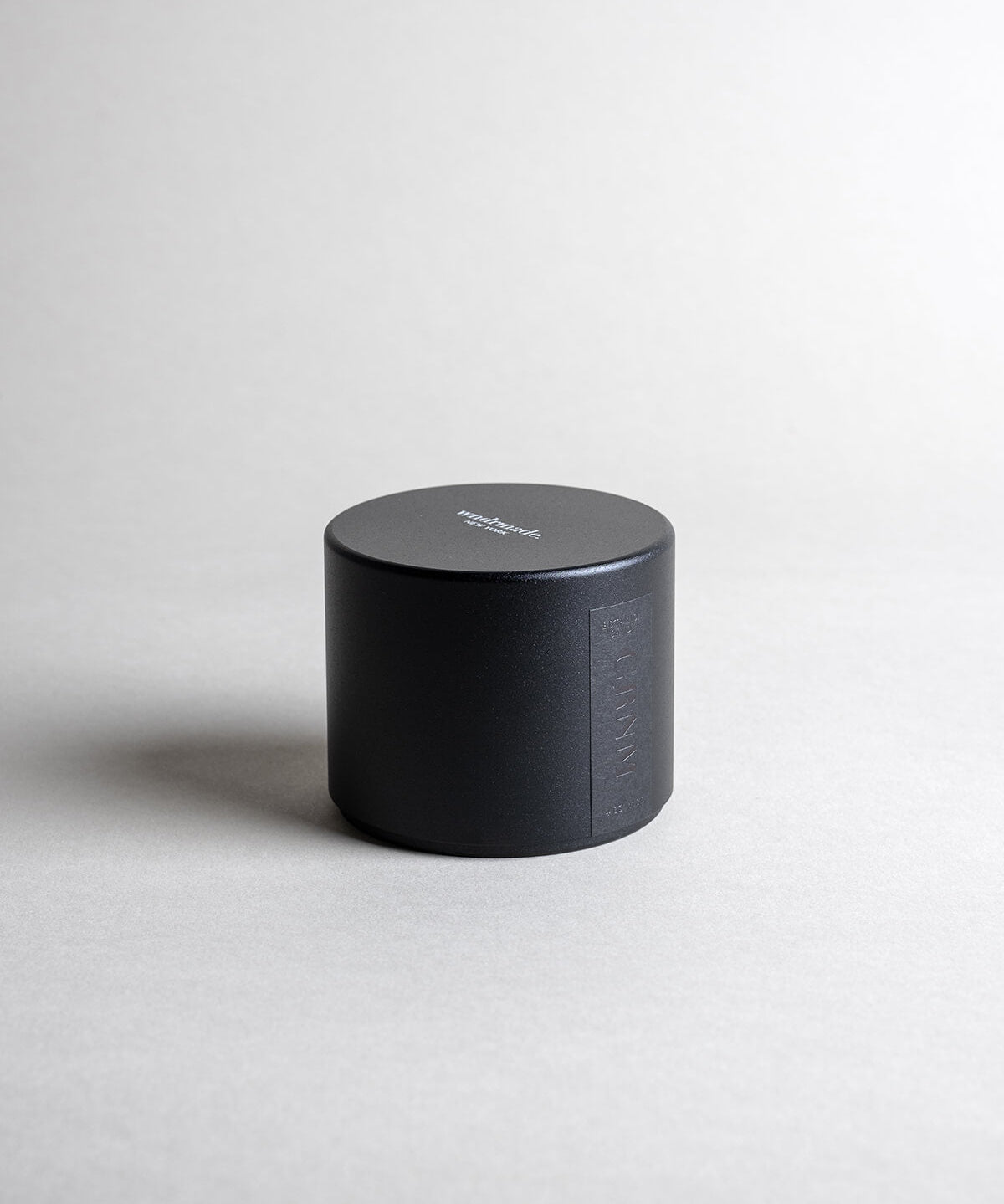 Geranium candle in a black minimalist tin, offering a fresh floral geranium aroma with calming vibes and natural insect-repelling properties. Perfect for summer nights, a beach house, or a cabin in the woods. Made with coconut/soy wax, essential oils, and botanical extracts.